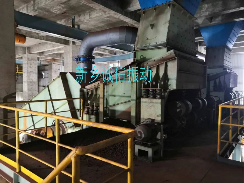 武鋼座式給料機(jī)現(xiàn)場